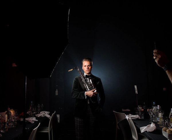 Live sax muziek huwelijk of bedrijfsfeest de live saxofoon van Saxy Mr S uit Nederland dj set