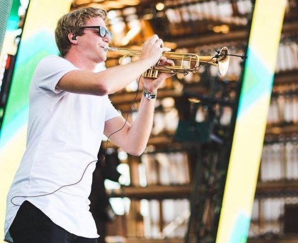 Q on trumpet, roeselare uitgaan, sam feldt, 